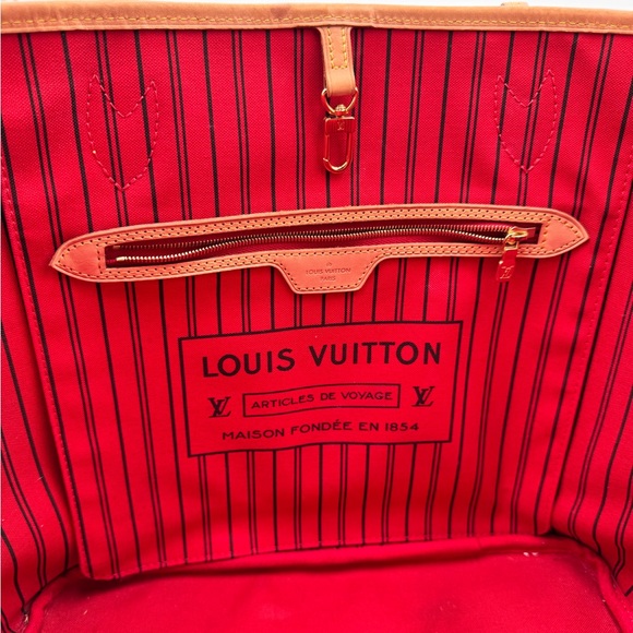 Louis Vuitton Neverfull MM - Picture 8 of 13